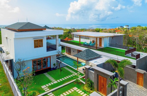 Pecatu Villa | Lavish 6 BR with Ocean Vista, 5 mins to Savaya