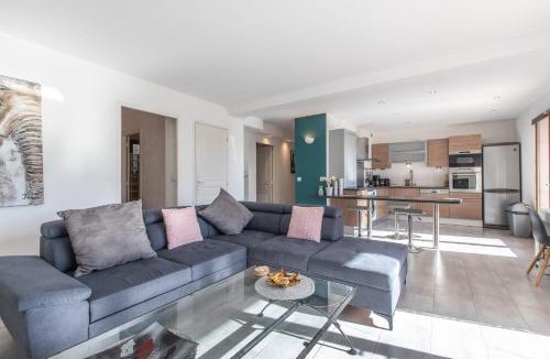 Mouans-Sartoux Apartment | LB Vacation Rentals I Quiet Large 3-Bedroom Apartment with Terrace, Garden & Incredible Mountain View