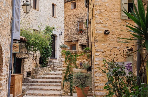 Tourrettes-sur-Loup Apartment | Le Bonheur au Soleil – Heart of Tourrettes-sur-Loup