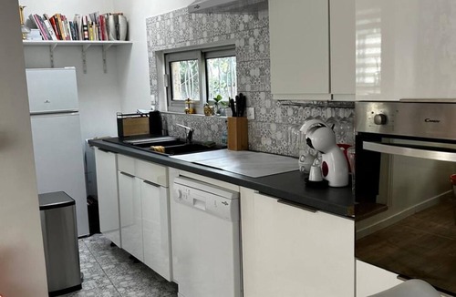 Le Cannet House | Le cabanon du Cannet.charming, fully-equipped two-room apartment close to amenities.