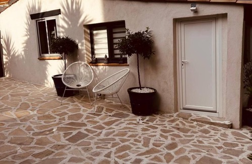 Le Cannet House | Le cabanon du Cannet.charming, fully-equipped two-room apartment close to amenities.