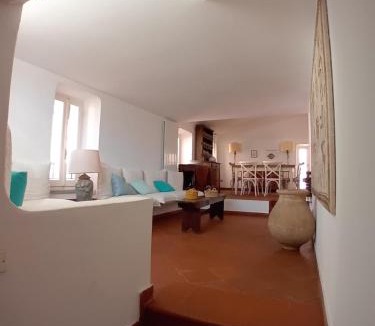 Montemarcello Apartment | Le finestre su Montemarcello