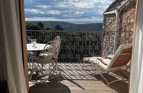 Tourrettes-sur-Loup Apartment | Le Loft de Borgada