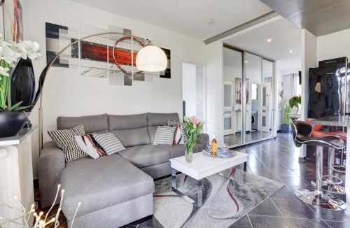 Mantega Apartment | LE MANTEGA - F2 MODERNE,CENTRE VILLE, 2 GRANDES TERRASSES,CLIMATISATION, ASCENSEUR
