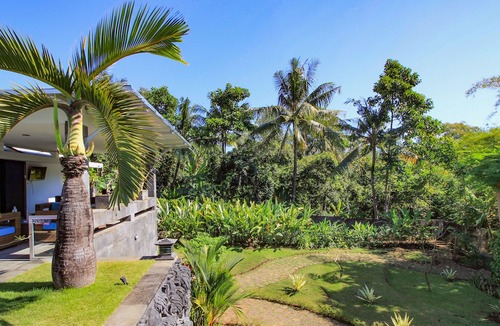 Kalibukbuk Hotel | Le Mirage Villa Santai