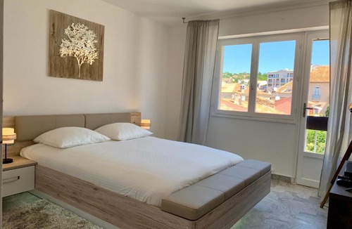 Sainte-Maxime City Centre Apartment | Les MIMOSAS