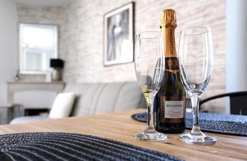 Le Suquet Apartment | Les Suisses Apartment Zentral in der schönen Altstadt von Le Suquet 5 min zum Strand WLAN