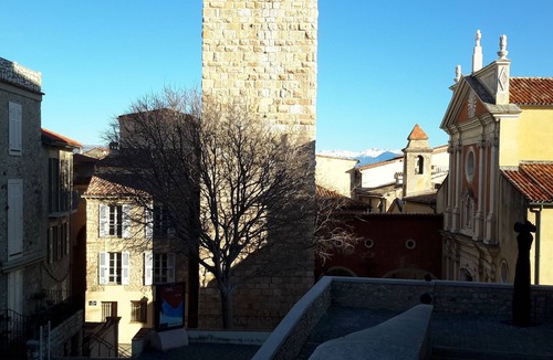 Antibes City Centre Apartment | Located in old Antibes, 2 steps from shops, sleeps 2 to 3