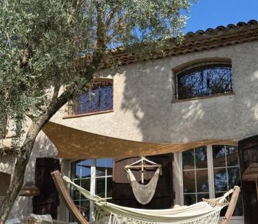Mandelieu-La-Napoule Bed & Breakfast | Location de chambre Villa les allamandas