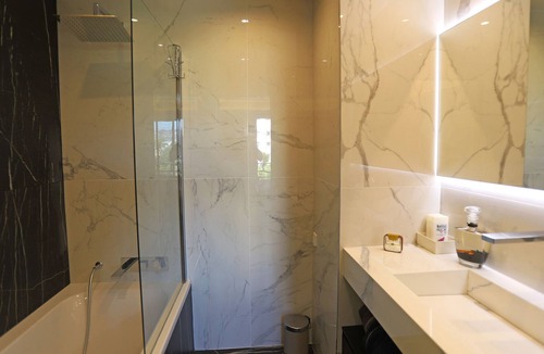 Riquier Apartment | LOFT apartment overlooking the Baie des Anges 5-star apartment