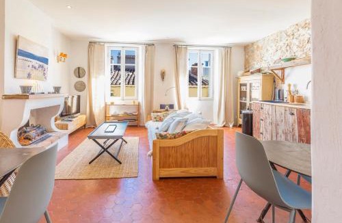 Antibes Old Town Apartment | Logement atypique dans la rue Fourmillière