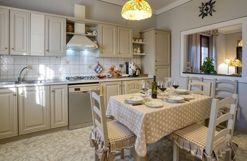 Altopascio House | Look forward to a wonderful vacation in this appealing vacation home.
