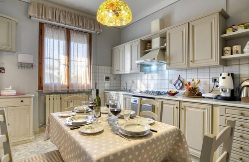 Altopascio House | Look forward to a wonderful vacation in this appealing vacation home.