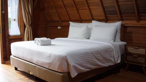 Simanindo Hotel | Lopo Hotel & Resort Samosir