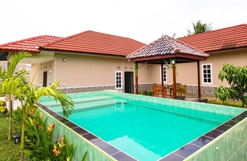 Palembang Villa | Lotus Villa 3 Bedroom Villa with Swimming Pool