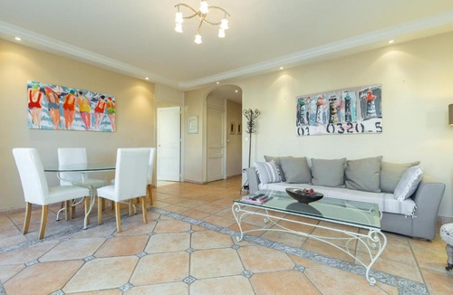 Cannes City Centre Apartment | Lovely 2 Bed 2 bath apartment in Cannes on Rue Antibea easy walk to the Palais 224