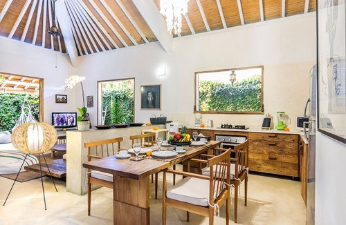 Batubelig Villa | Lovely 3 Bedroom Villa CLOSE to BEACH