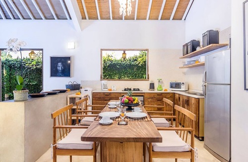 Batubelig Villa | Lovely 3 Bedroom Villa CLOSE to BEACH