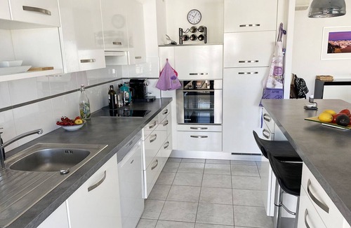 Cannes Apartment | Lovely and bright apartment on the fifth floor with a large terrace. Garage!