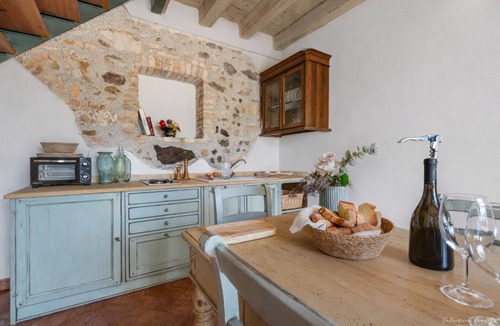 Pozzolengo Villa | Lovely apartment in villa for 2 guests with A/C, pool, WIFI, close to Sirmione