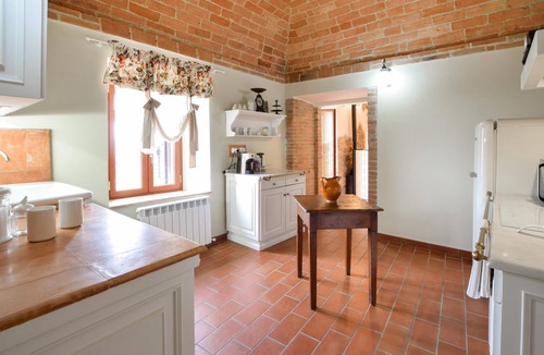 Civitella Benazzone Apartment | Lovely apartment in Civitella Benazzone