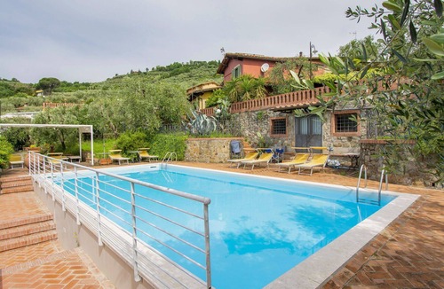 Pieve a Nievole Apartment | Lovely apartment for 2 guests with hot tub, pool, WIFI, A/C, TV, patio and pets allowed