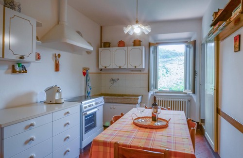 Massa Apartment | Lovely apartment in Massa e Cozzile with WiFi