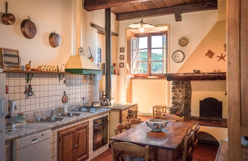 Massa Apartment | Lovely apartment in Massa e Cozzile