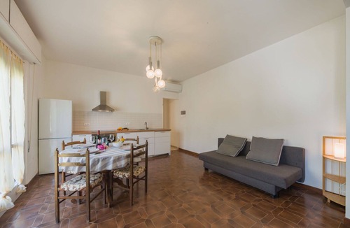 Marina di Pietrasanta Apartment | Lovely apartment for 4 people with A/C, WIFI, TV, patio and pets allowed