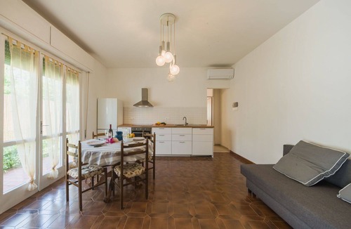 Marina di Pietrasanta Apartment | Lovely apartment for 4 people with A/C, WIFI, TV, patio and pets allowed