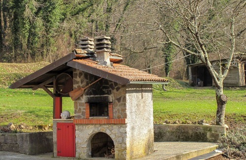 Casoli Apartment | Lovely apartment for 6 guests with hot tub, WIFI, pool, TV and patio