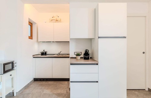 Azzano Apartment | Lovely apartment for 4 guests with A/C, WIFI and TV
