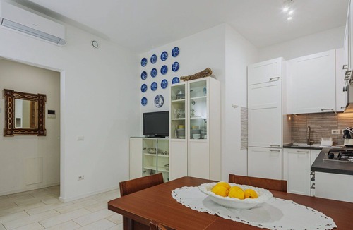 Viareggio Apartment | Lovely apartment for 5 people with A/C, TV and terrace