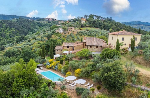 Moncioni Villa | Lovely apartment in villa with pool, WIFI, TV, pets allowed, panoramic view and parking
