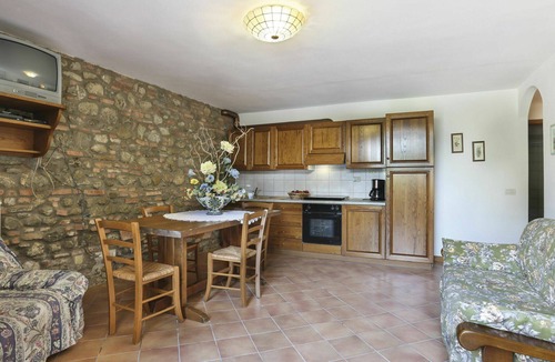 Terricciola House | Lovely apartment in villa for 4 people with WIFI, pool, terrace and pets allowed