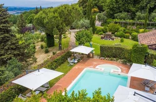 Montaione Villa | Lovely apartment in villa for 2 people with pool, A/C, WIFI, TV, terrace and panoramic view