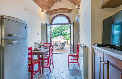 Montaione Villa | Lovely apartment in villa for 2 people with pool, A/C, WIFI, TV, terrace and panoramic view