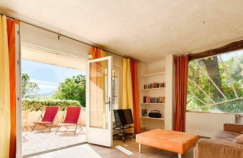 Vence Villa | Lovely apartment in villa for 4 guests with pool, WIFI, TV, terrace, pets allowed and parking
