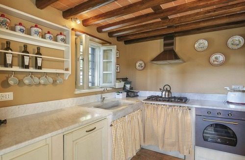 Pescaglia Villa | Lovely apartment in villa for 6 guests with WIFI, A/C, pool, TV, terrace and pets allowed