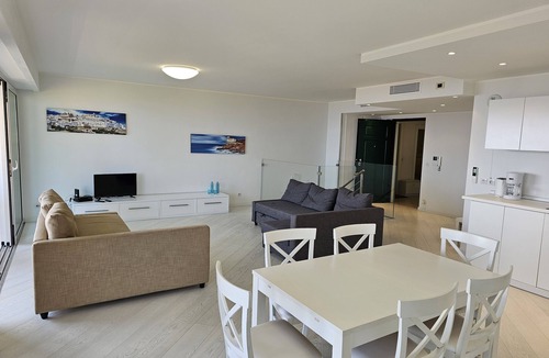 Menton Apartment | Lovely apartment on the Côte d'Azur for 6/10 people with sea and city views