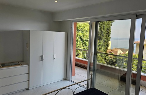 Menton Apartment | Lovely apartment on the Côte d'Azur for 6/10 people with sea and city views
