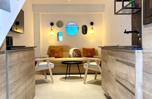 Saint-Tropez Apartment | Lovely, entirely renovated duplex next to the beach La Bouillabaisse