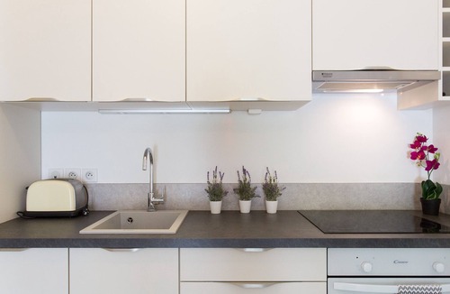 Antibes City Centre Apartment | Lovely flat with terrace , parking, wifi, AC - 4 people in the heart of old town