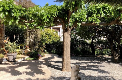 Carnot Condo | Lovely Garden villa apartment, 12 min walk to Cannes center