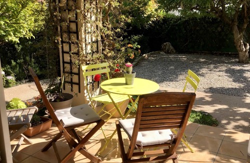 Carnot Condo | Lovely Garden villa apartment, 12 min walk to Cannes center