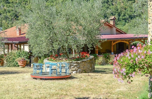 Castelfranco di Sopra House | Lovely home in Castelfranco di Sopra with house a panoramic view