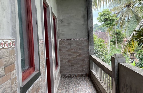 Wongaya Gede House | Lovely house with rice field view in midle of nature