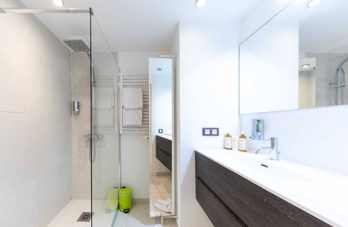 Juan-les-Pins Apartment | Lovely Riviera 2F - One Bedroom Apartment, Sleeps 4