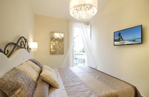 Lucca Historical Center House | LUCCA IN CHIC - No Ztl, Free Parking, Priv Bath, Old City 550m