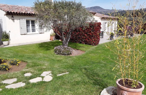 Gattieres Villa | Lumineuse Villa de Vacances Avec Piscine sur la Côte D'azur